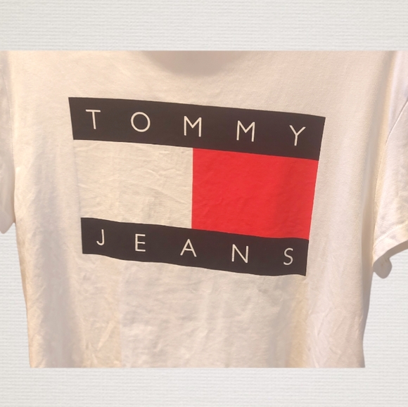 Women's Tommy Jeans Tshirt - Picture 2 of 3